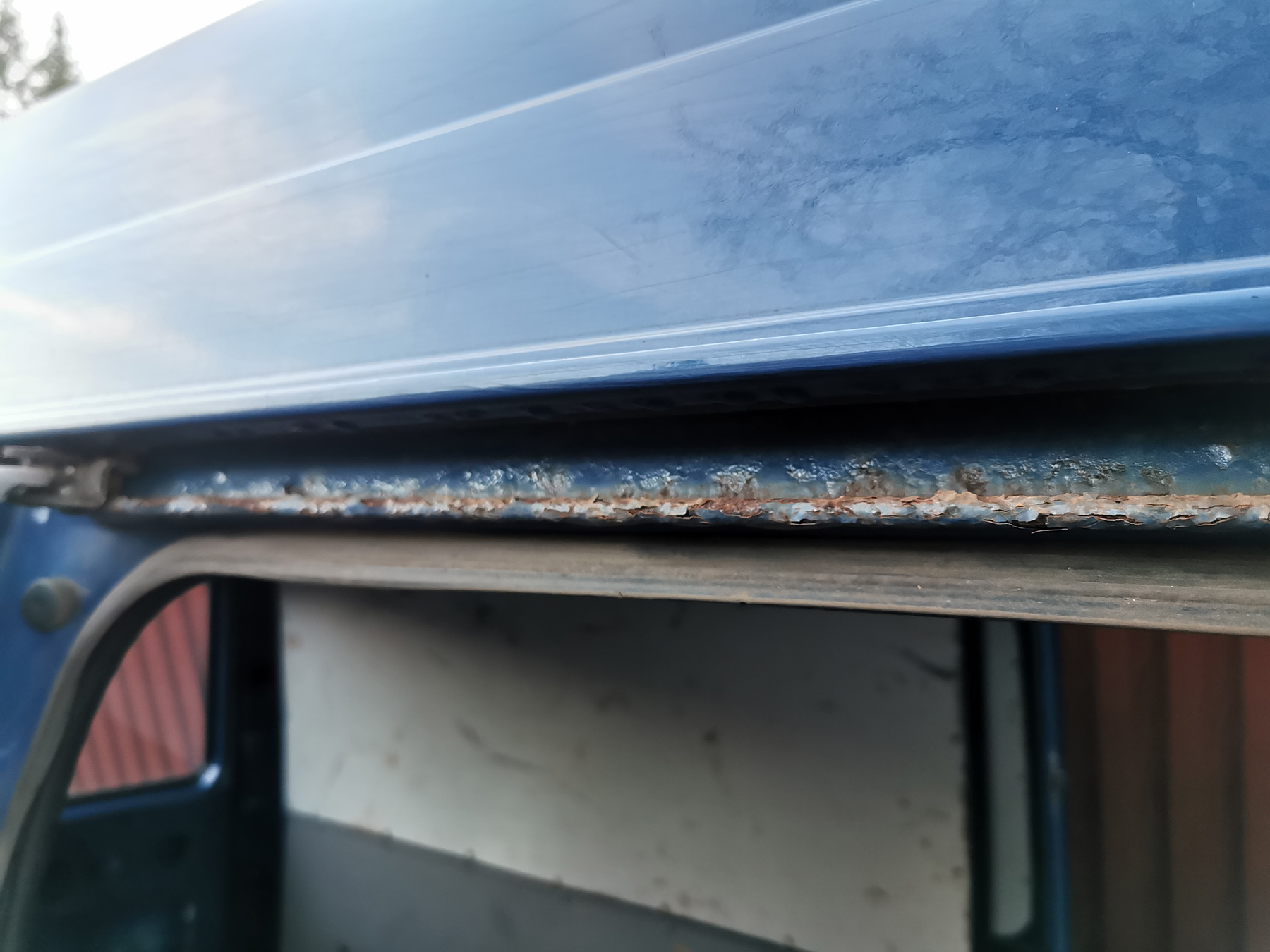 The glide-rail for both doors are rusty, but I think this is primarily surface rust too